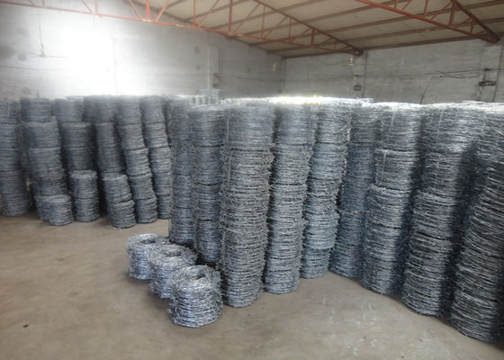 15cm PVC Coated Wire Barbed Fence Untuk Lawn Railways